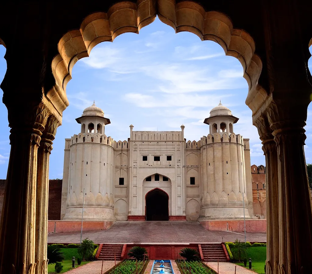 https://usa.study/wp-content/uploads/2024/08/Lahore-Fort.webp